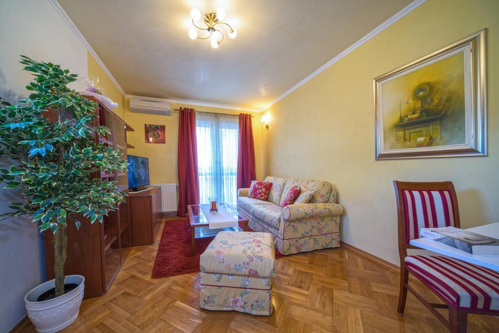 Apartments Anna Omiš Habitación foto